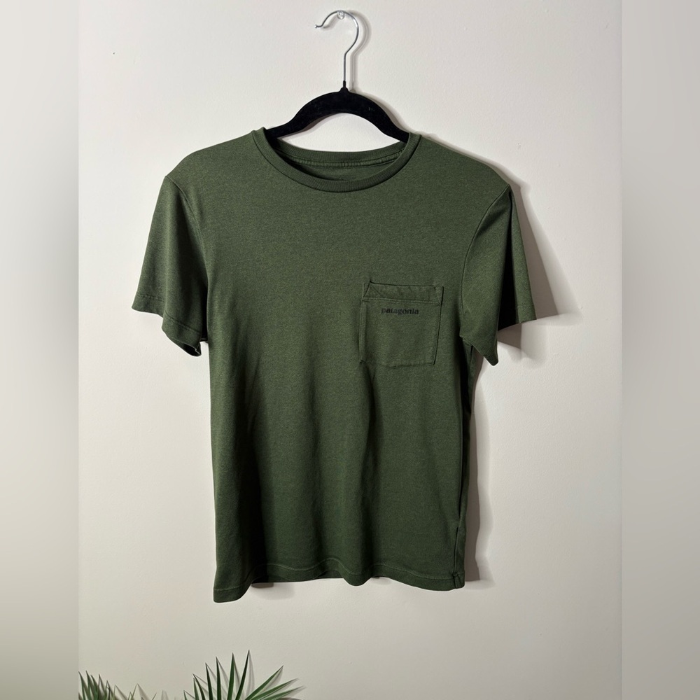 Patagonia Men’s Pocket Front Short Sleeve Green Performance Shirt